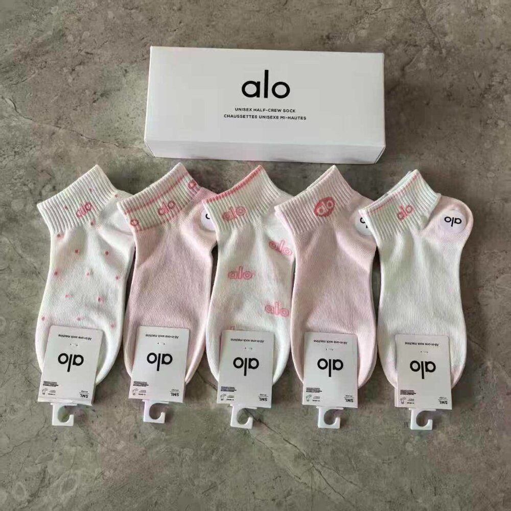 A41- ALO Yoga Women's Blush & Ivory Logo Ankle Socks 5-Pair Box Set - NWT